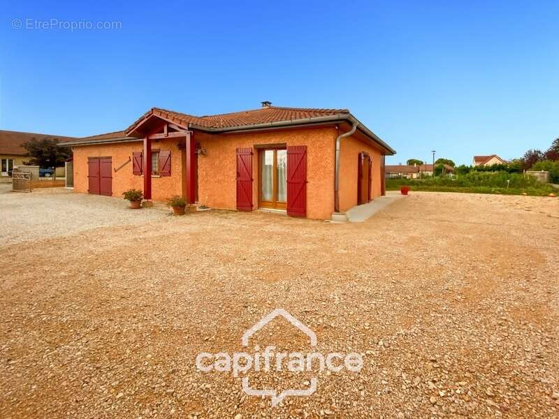 Maison à DOMMARTIN-LES-CUISEAUX