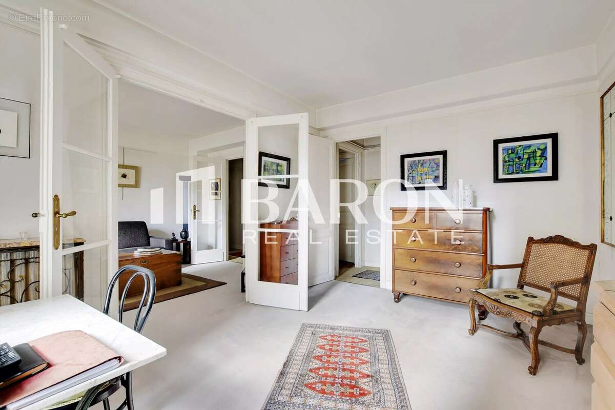 Appartement à PARIS-16E