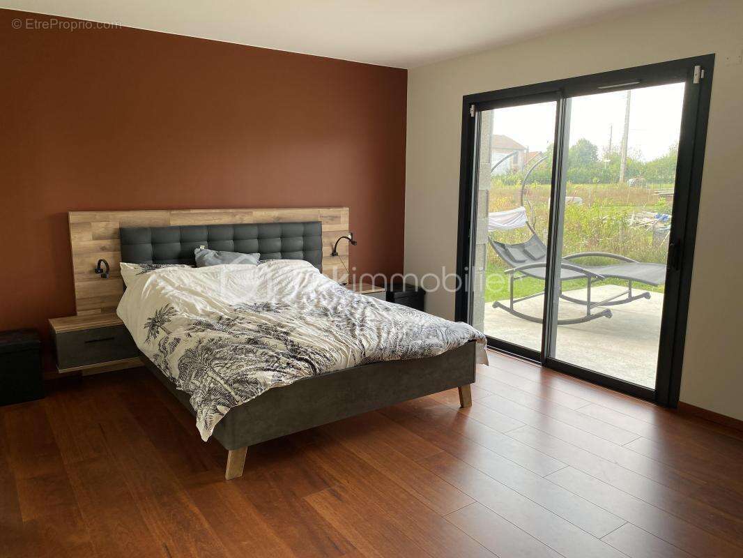 Maison 244 m² à Bellevue-La-Montagne  - photo 5