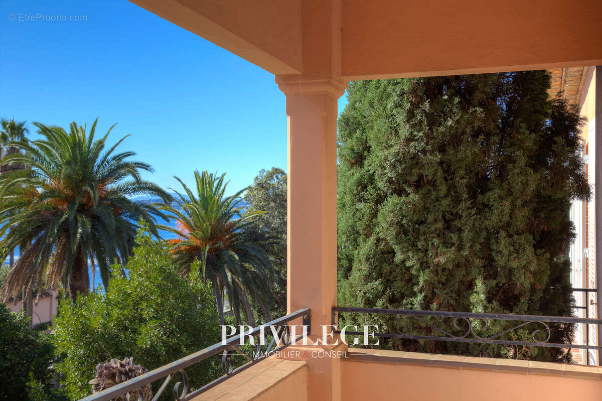 Maison à ROQUEBRUNE-SUR-ARGENS