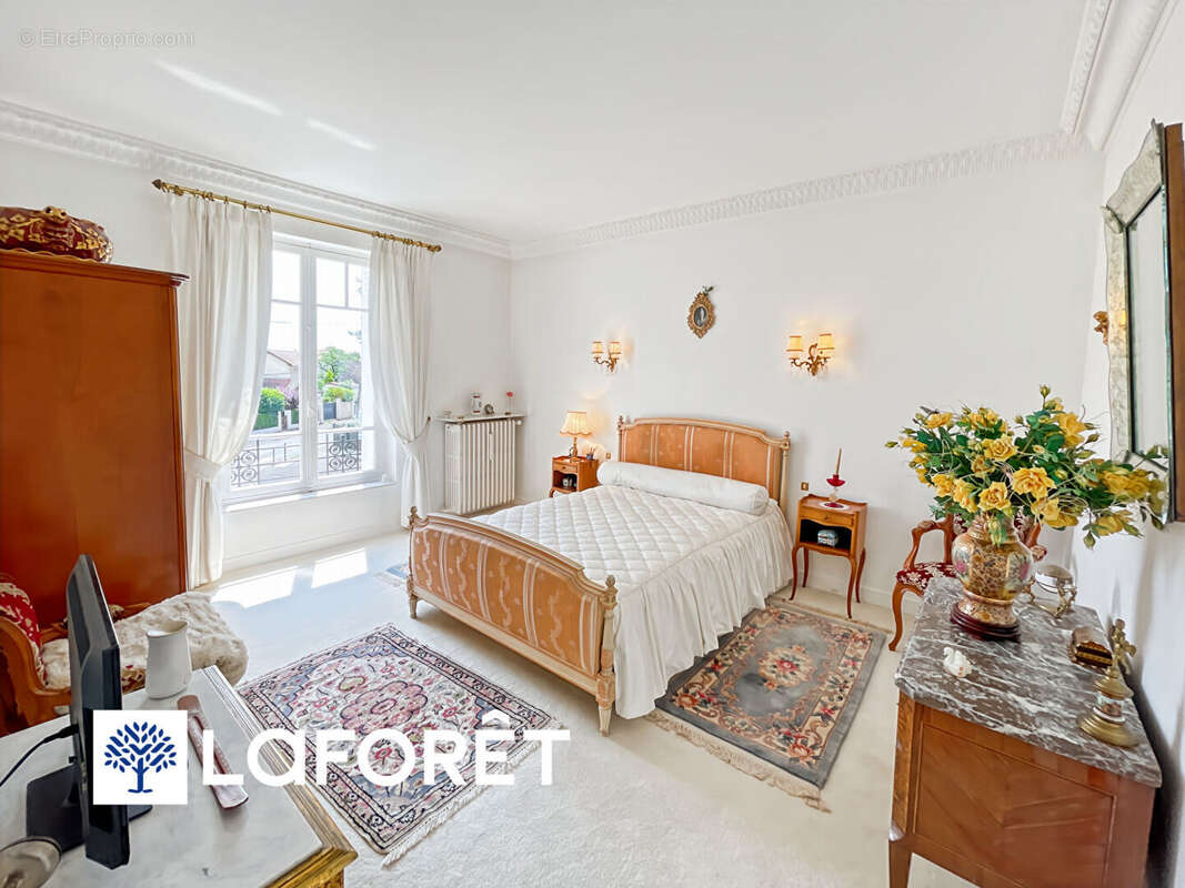 Maison à SAINTE-GENEVIEVE-DES-BOIS