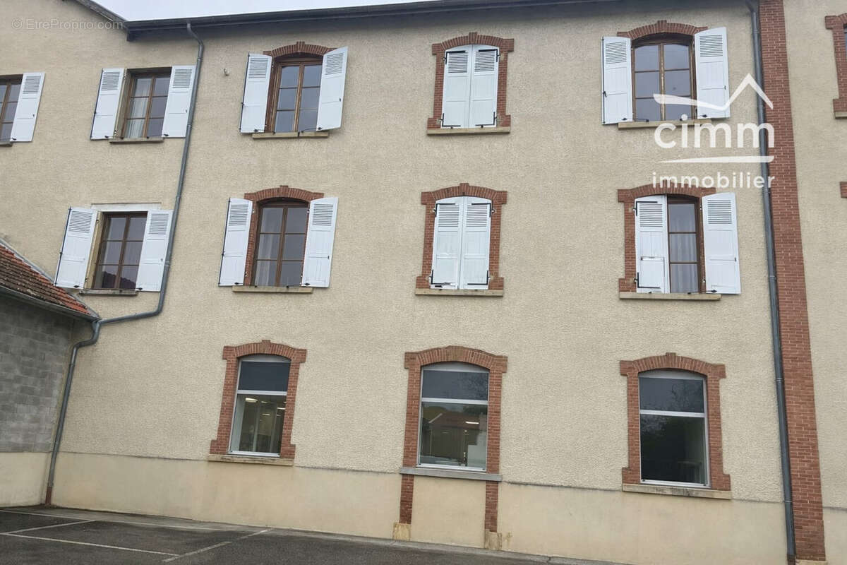 Appartement à SAINT-SIMEON-DE-BRESSIEUX