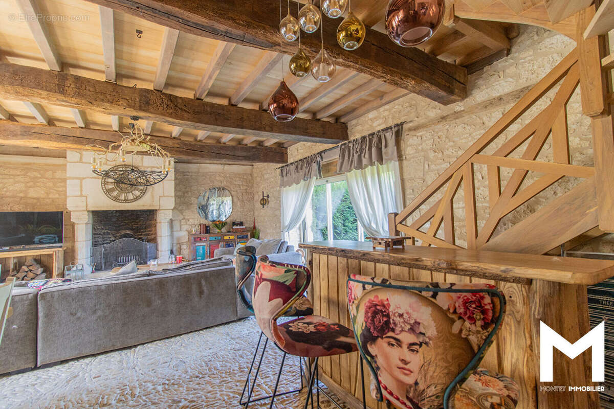 Maison à SAVIGNAC-LES-EGLISES