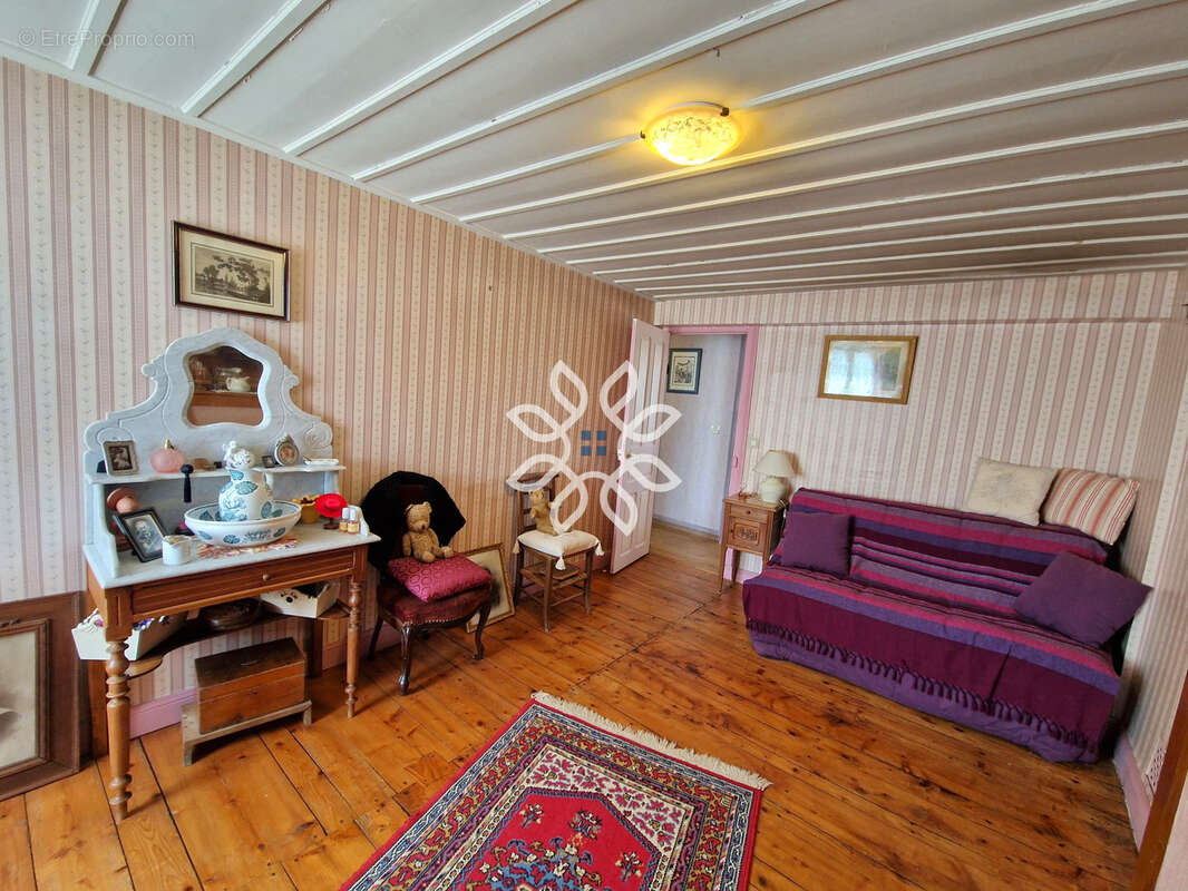 Maison à MASSIAC