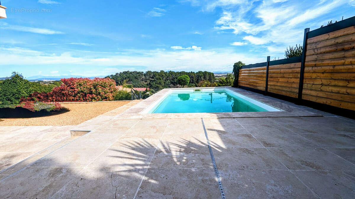 Maison à LAUDUN-L&#039;ARDOISE