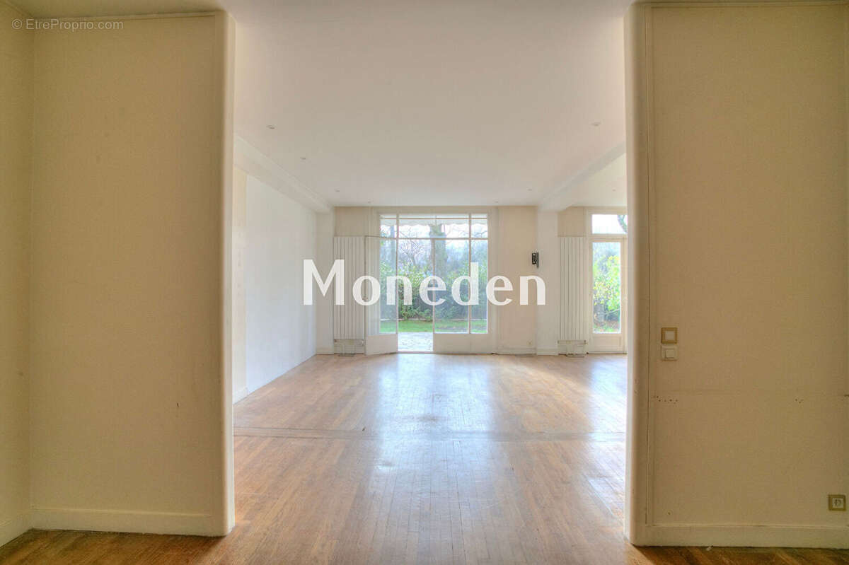 Appartement à NEUILLY-SUR-SEINE