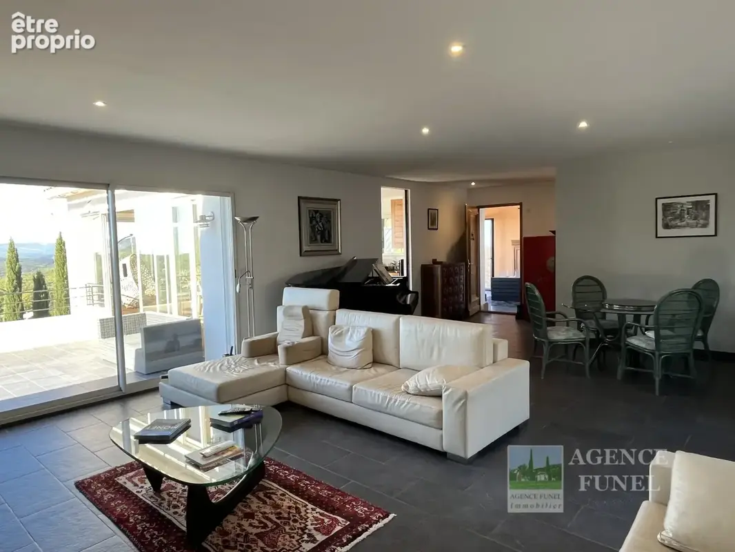 Splendide Villa Contemporaine 5 Chambres - Terrain 1699 m2 avec Piscine - Vue Panoramique - Espace bien-être - photo 10