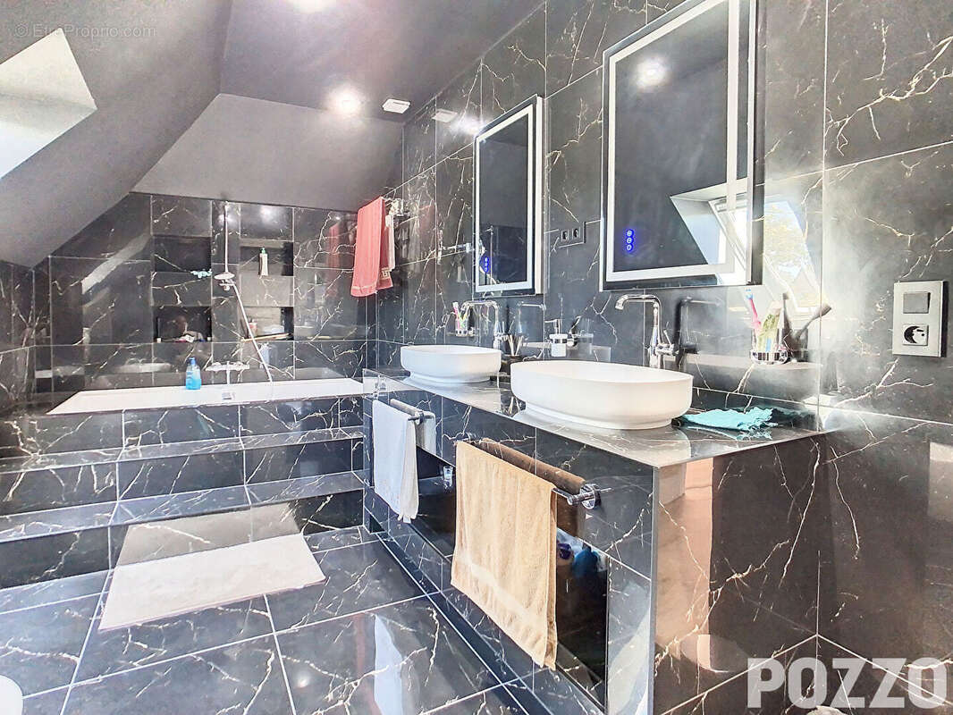 Maison récente de 276 m² à Coudeville Sur Mer (50290) - photo 9