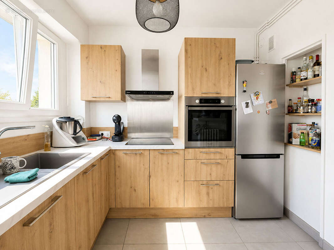 TOURS - Appartement de type 3 de 66.80 m² avec cave et parking - photo 3