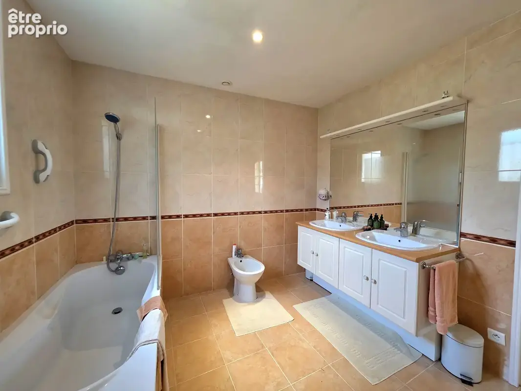 Spacieuse maison familiale de 4 chambres avec piscine, terrain et cadre champêtre - photo 14