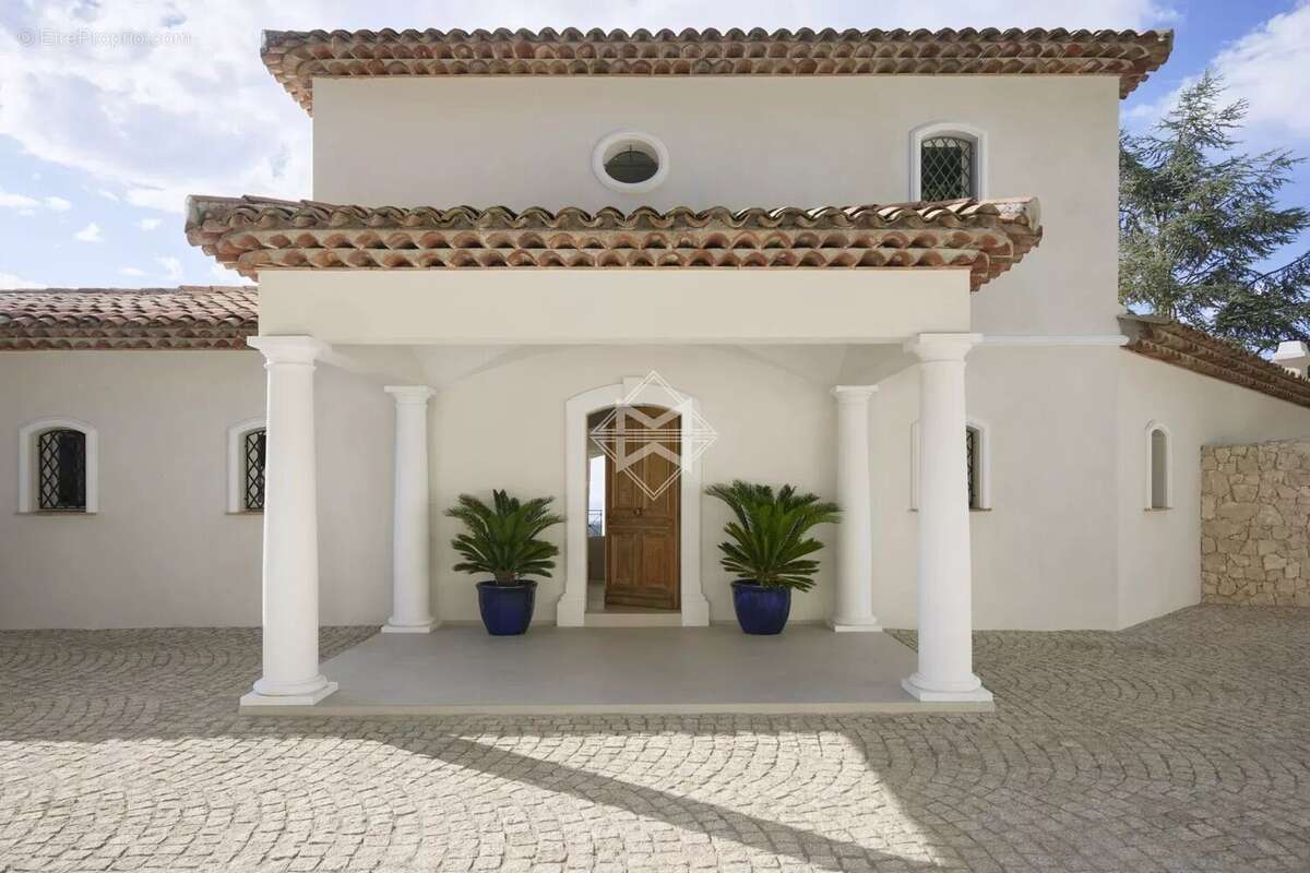 Majestueuse villa avec vue panoramique mer - photo 4