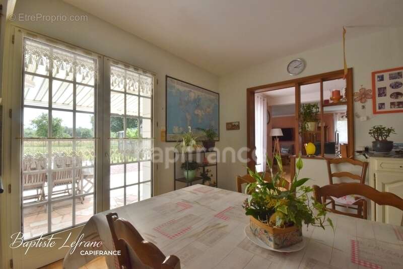 Maison familiale 8 pièces à JARZÉ - 170 m² - Terrain 4330 m² - photo 4