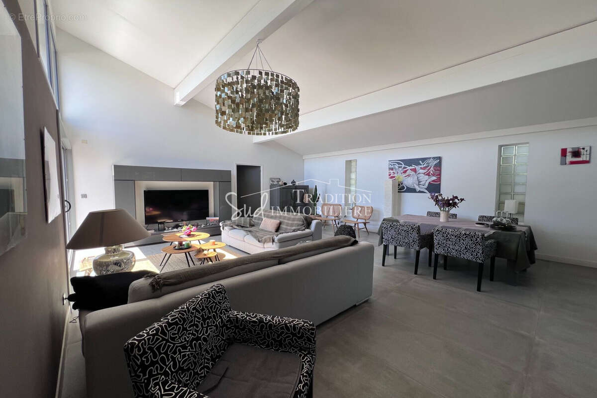 Maison 137 m² à Maussane-Les-Alpilles  - photo 3