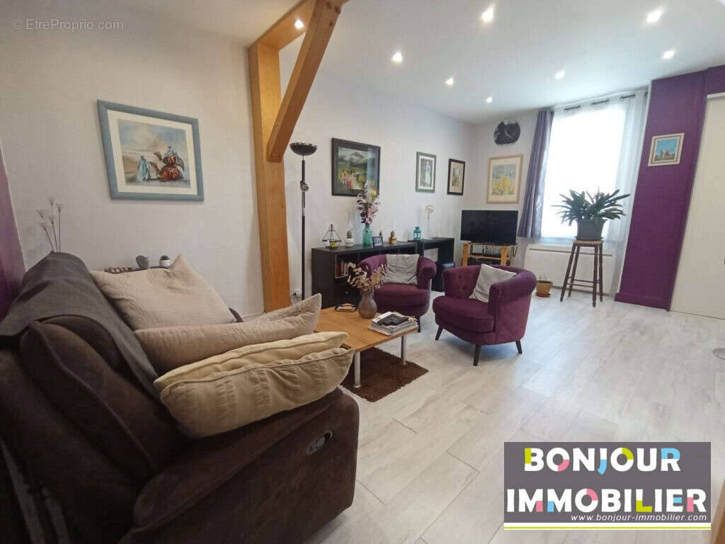 Appartement 70 m² à Saint-Laurent-Du-Pont  - photo 2