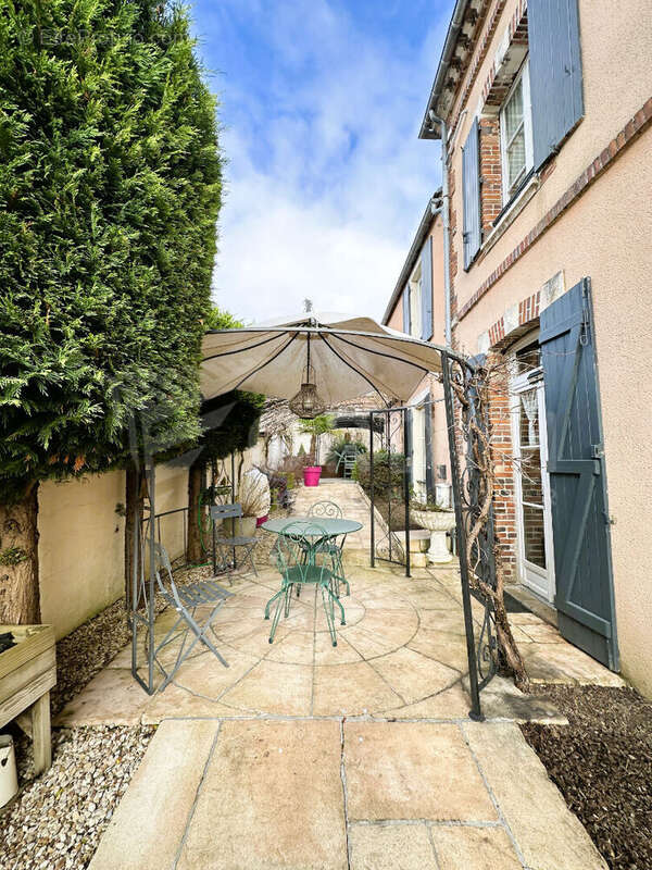 Maison à SAINT-JULIEN-DU-SAULT