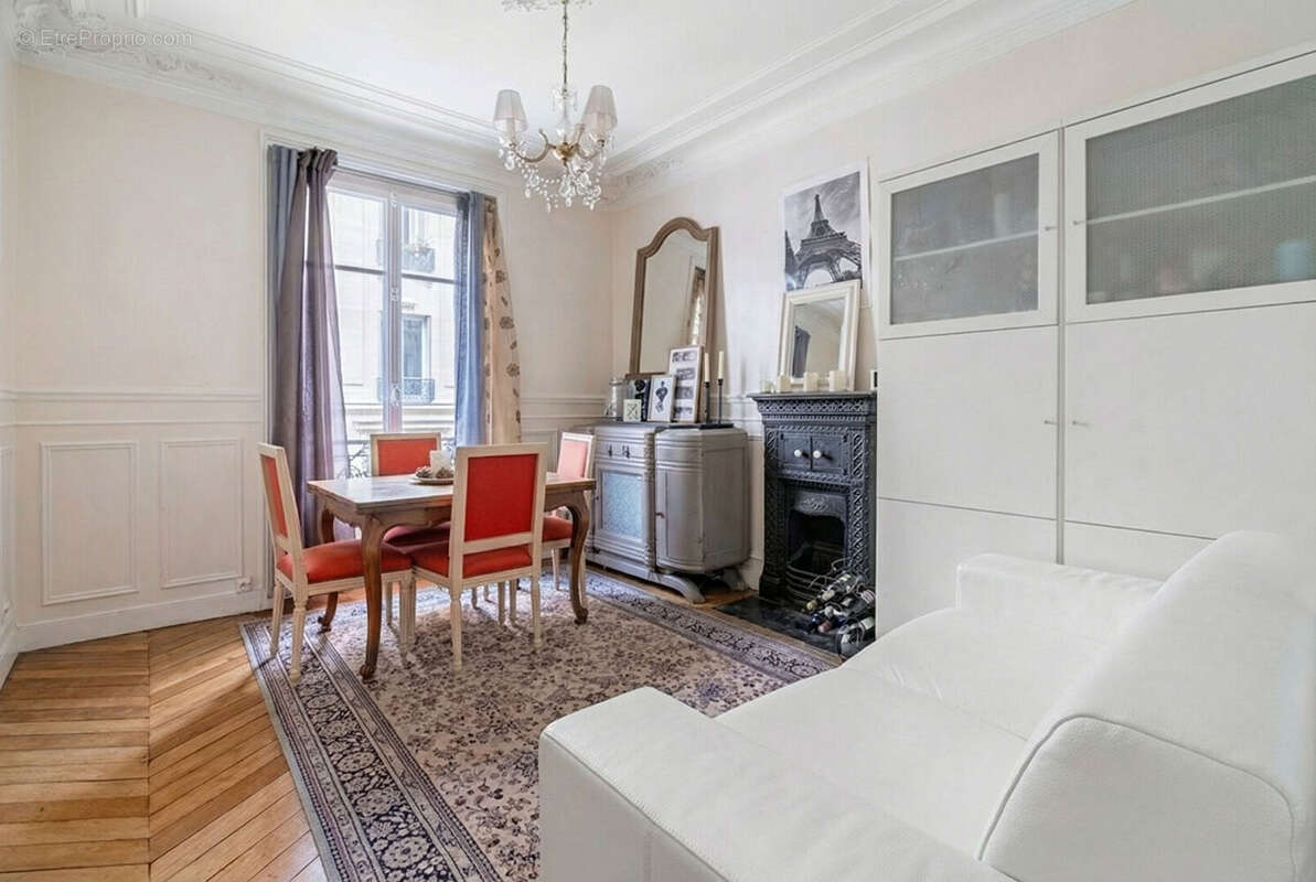 Appartement à PARIS-17E
