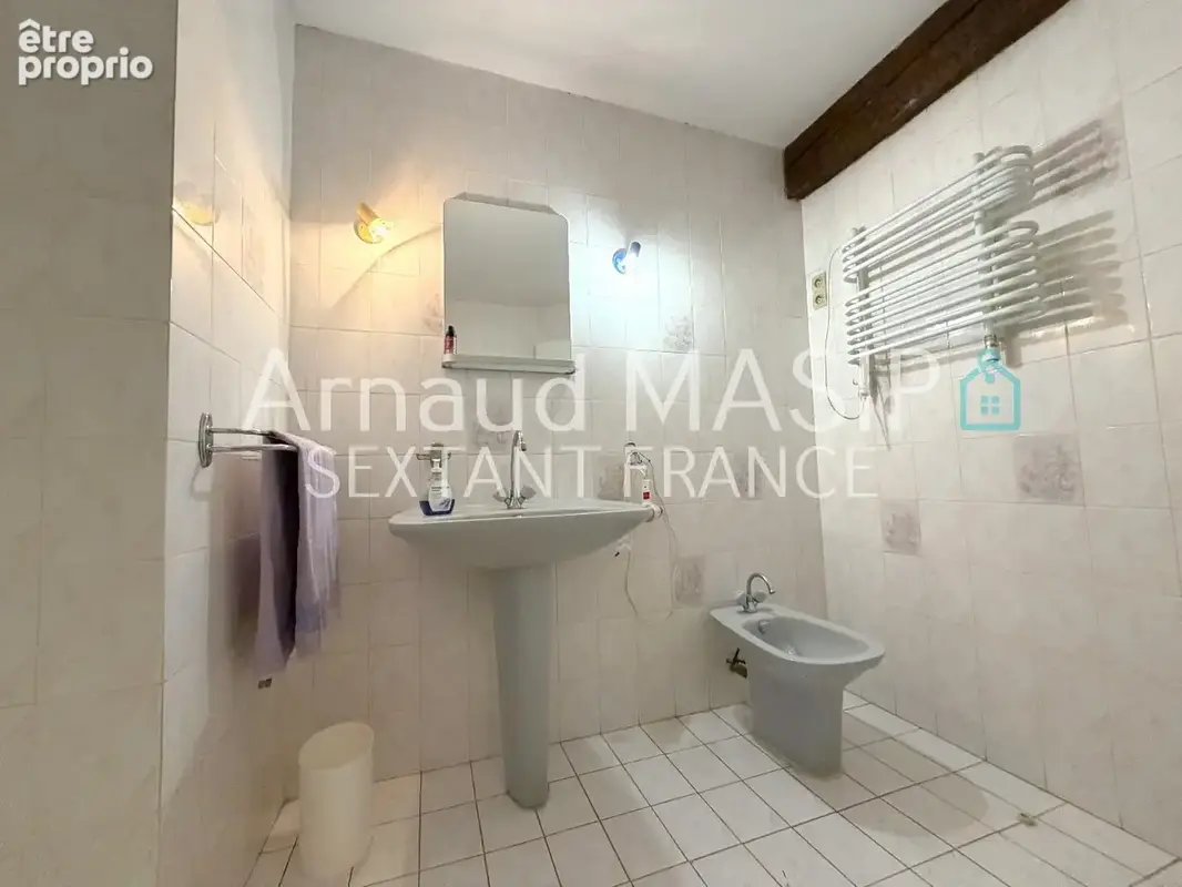 Maison beaux volumes, 156m² hab, 3 chambres, sdb + sde, piece loft, proche commodites - photo 11