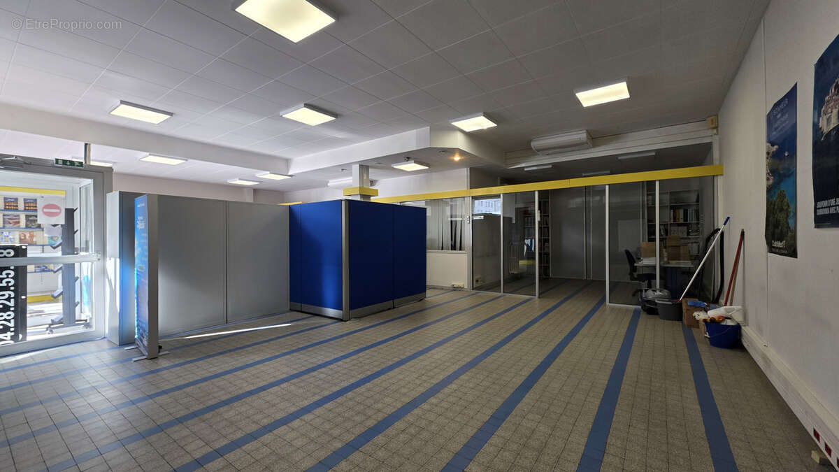 Commerce à SAINT-PRIEST