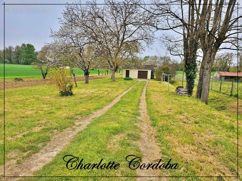 Maison à FEUGAROLLES