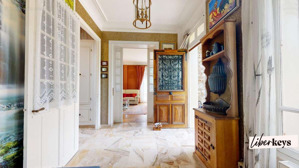 Propriété familiale de 236 m² avec jardin arboré de 878 m² – Vaucresson - photo 14