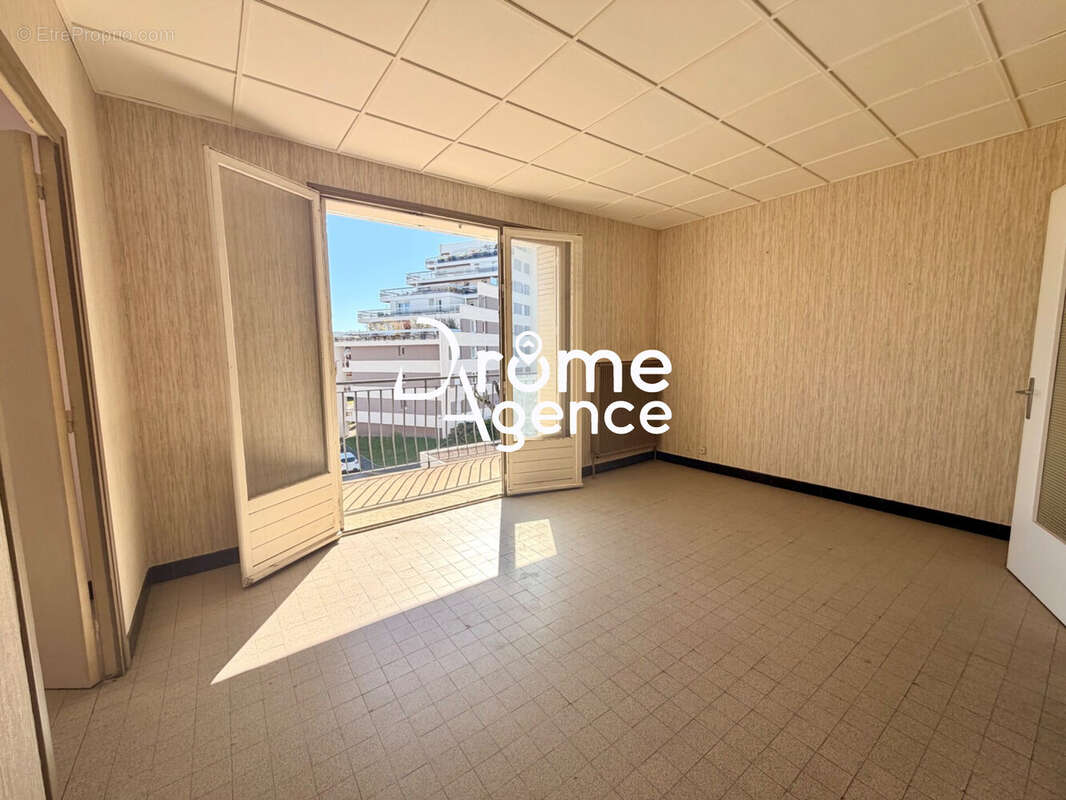 Appartement 40 m² à Bourg-Les-Valence  - photo 5
