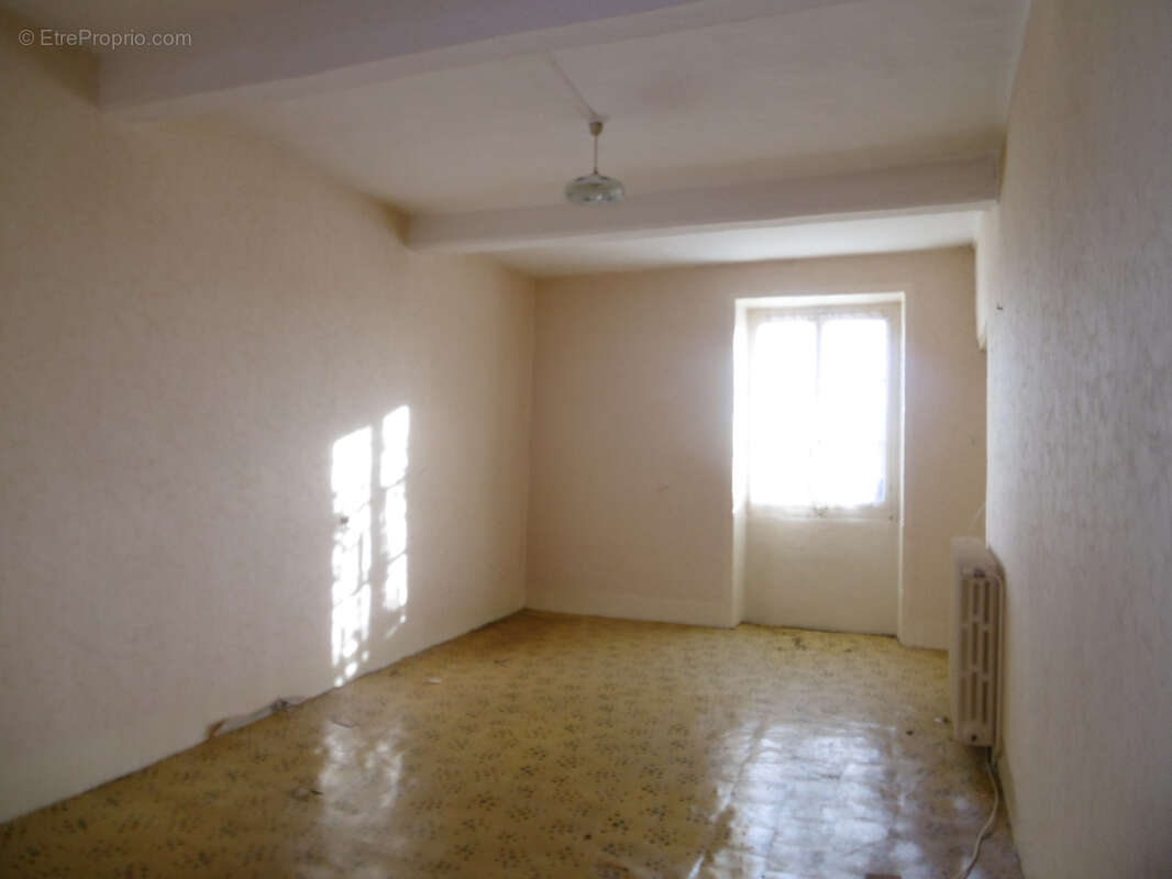 Maison à SAINT-CHRISTOPHE-EN-BRIONNAIS