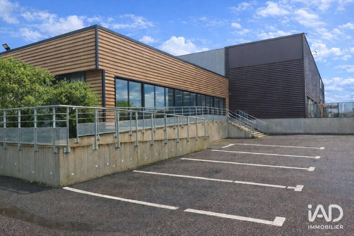 Photo 1 - Commerce à TREBES