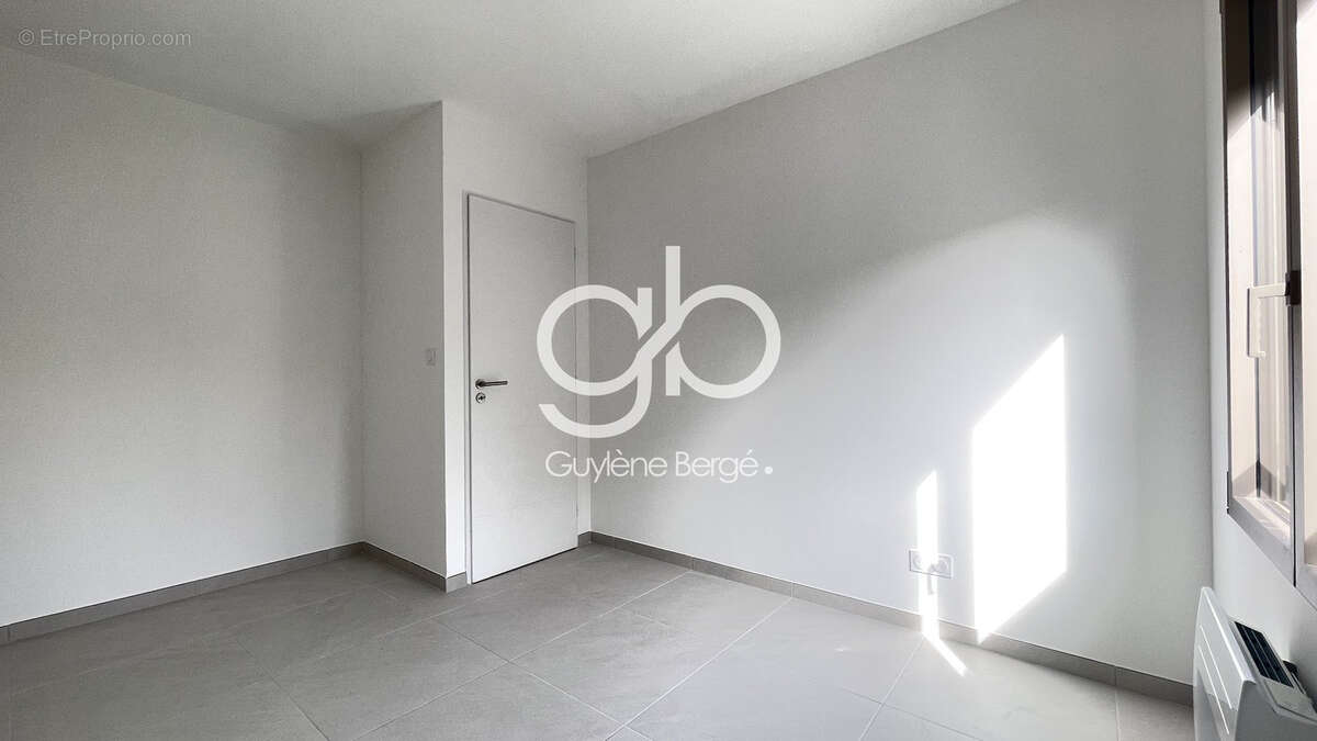 Maison à VIC-LA-GARDIOLE