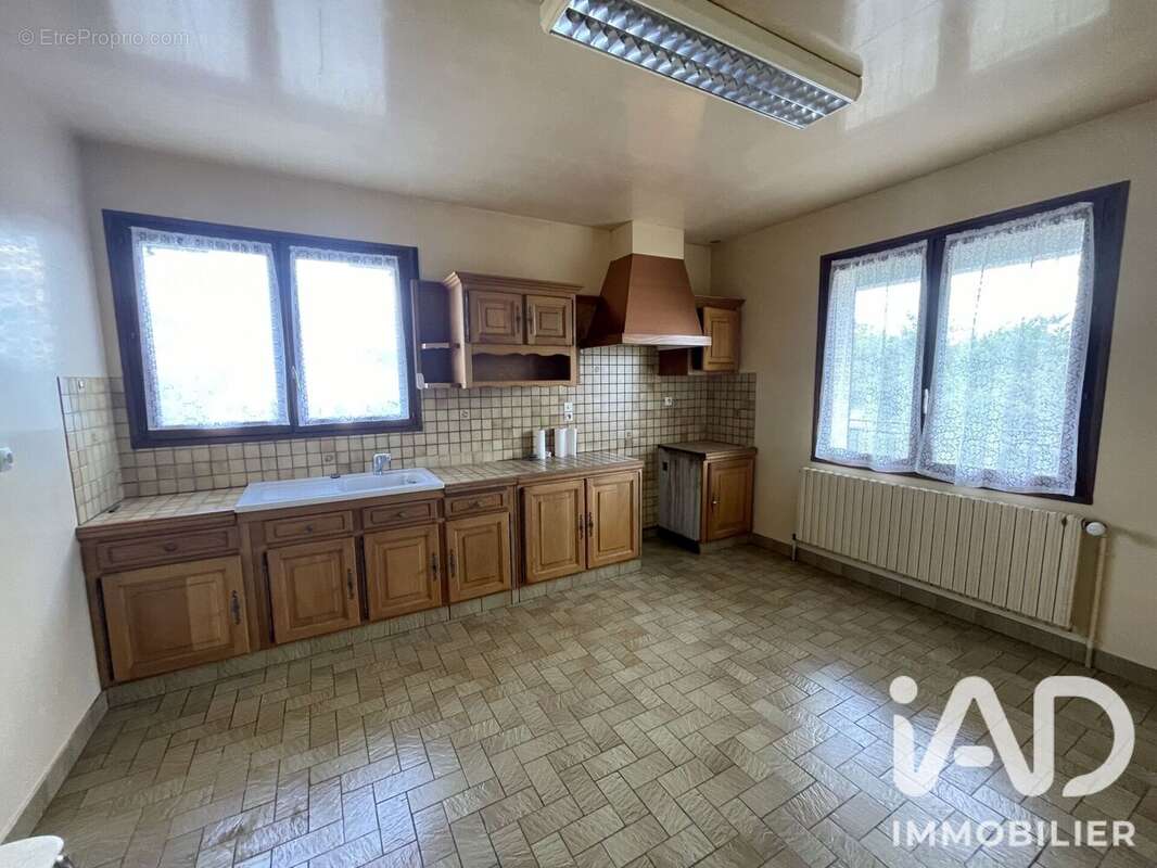 Maison 151 m² à Fere-Champenoise  - photo 2