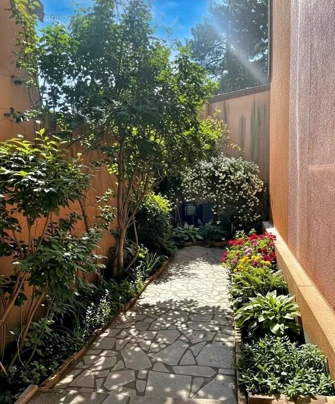 Appartement à TORCY