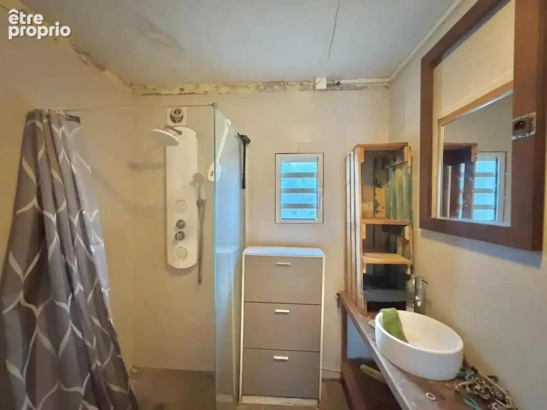 À vendre maison de 100 m² à rénover comprenant deux appartements T3 et vue mer – La Rivière Saint-Louis - photo 5