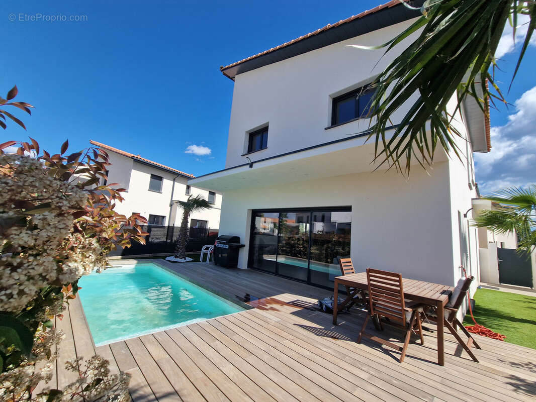 Maison à SAINT-BRES