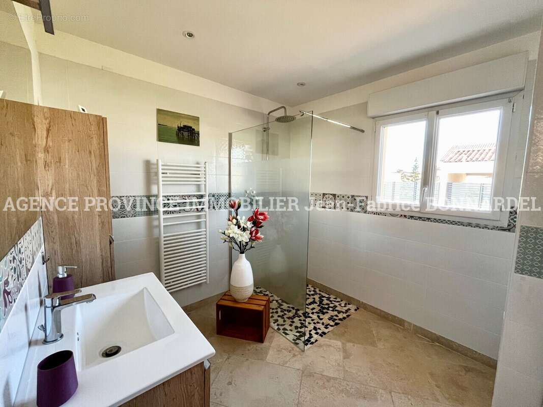 Maison à SUZE-LA-ROUSSE