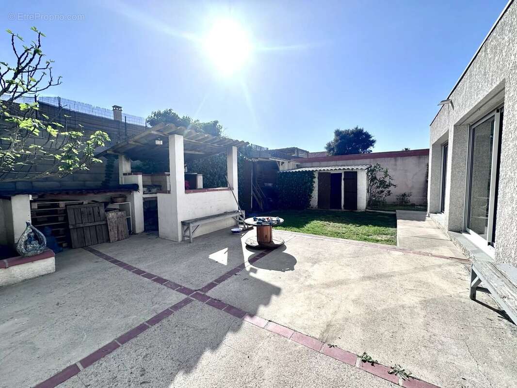 Maison à VILLELONGUE-DELS-MONTS