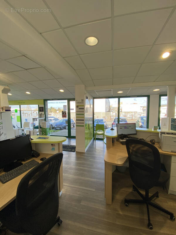 Commerce à LES HERBIERS