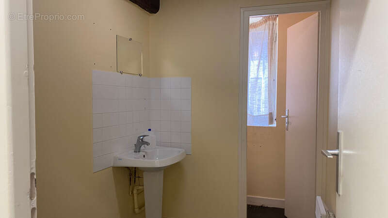 Commerce à L&#039;ISLE-SUR-SEREIN