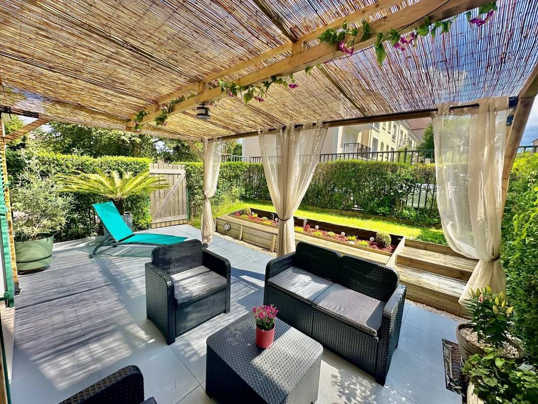 Appartement à VOISINS-LE-BRETONNEUX