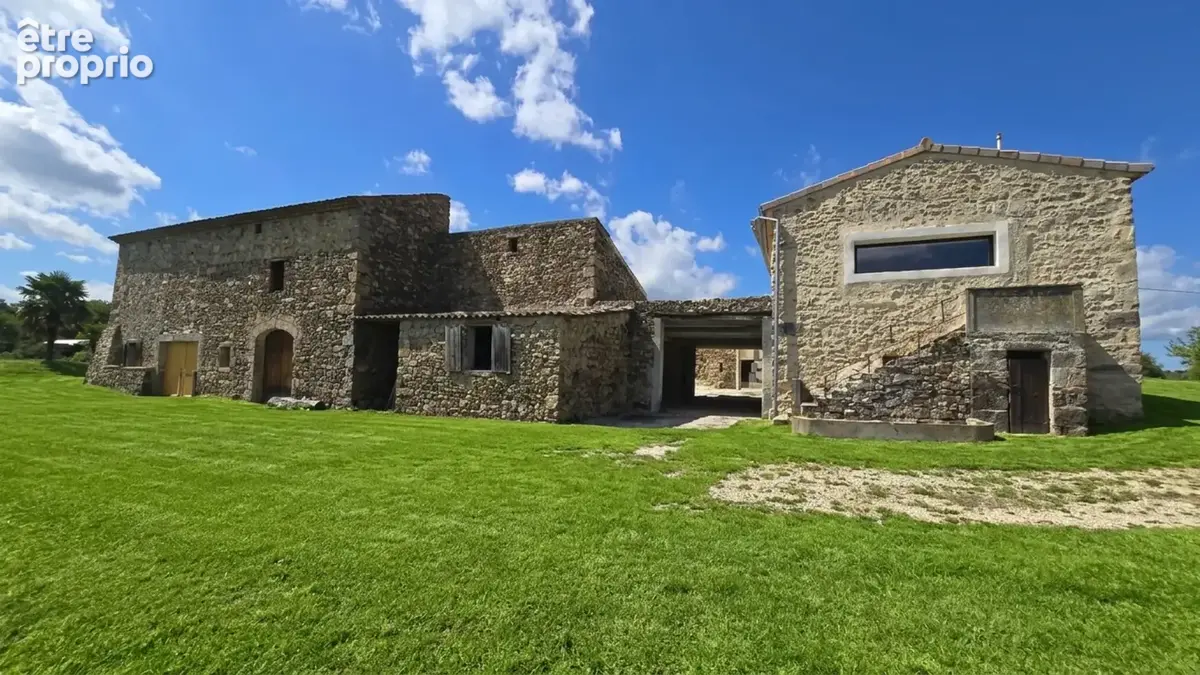 Propriété d'Exception Rénovée – 7.5 hectares - Étang privée - vue panoramique - Piscine - Source - photo 25