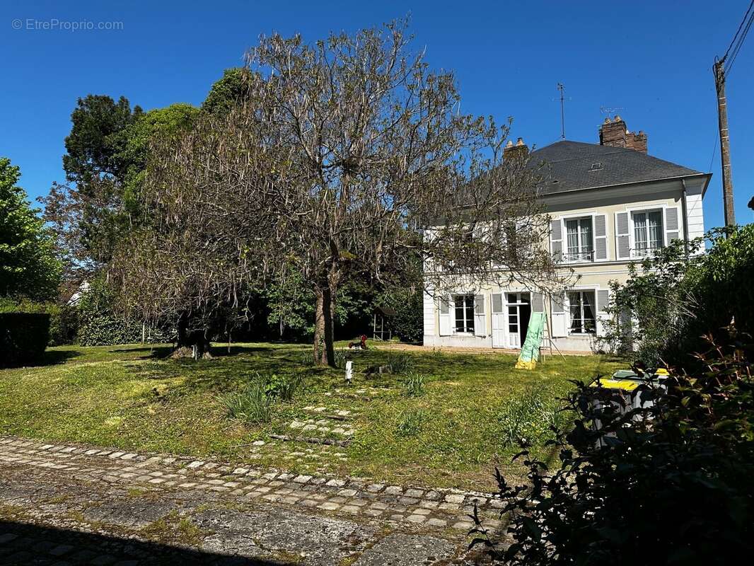 Maison à EGREVILLE