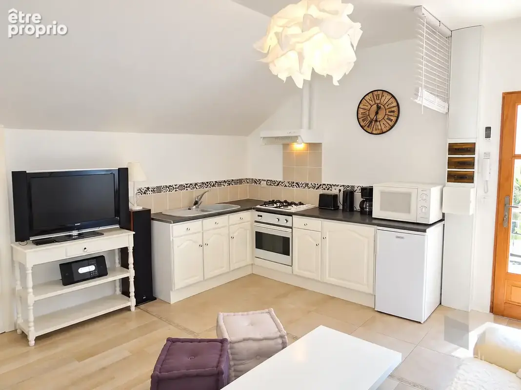 VISAN, maison de 205 m2, 7 chambres - photo 8