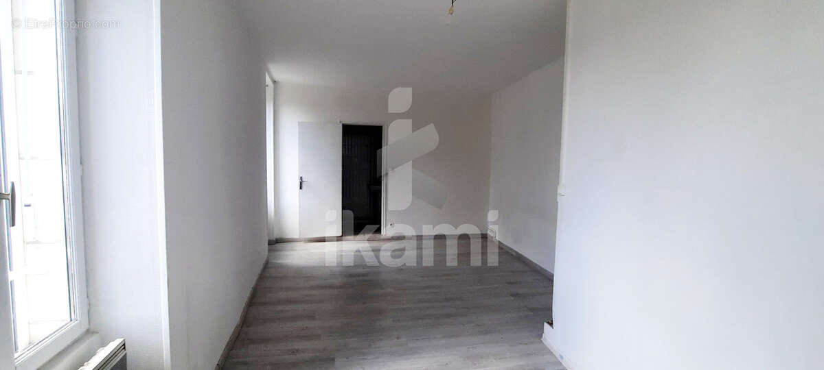 Appartement à COURSON-LES-CARRIERES