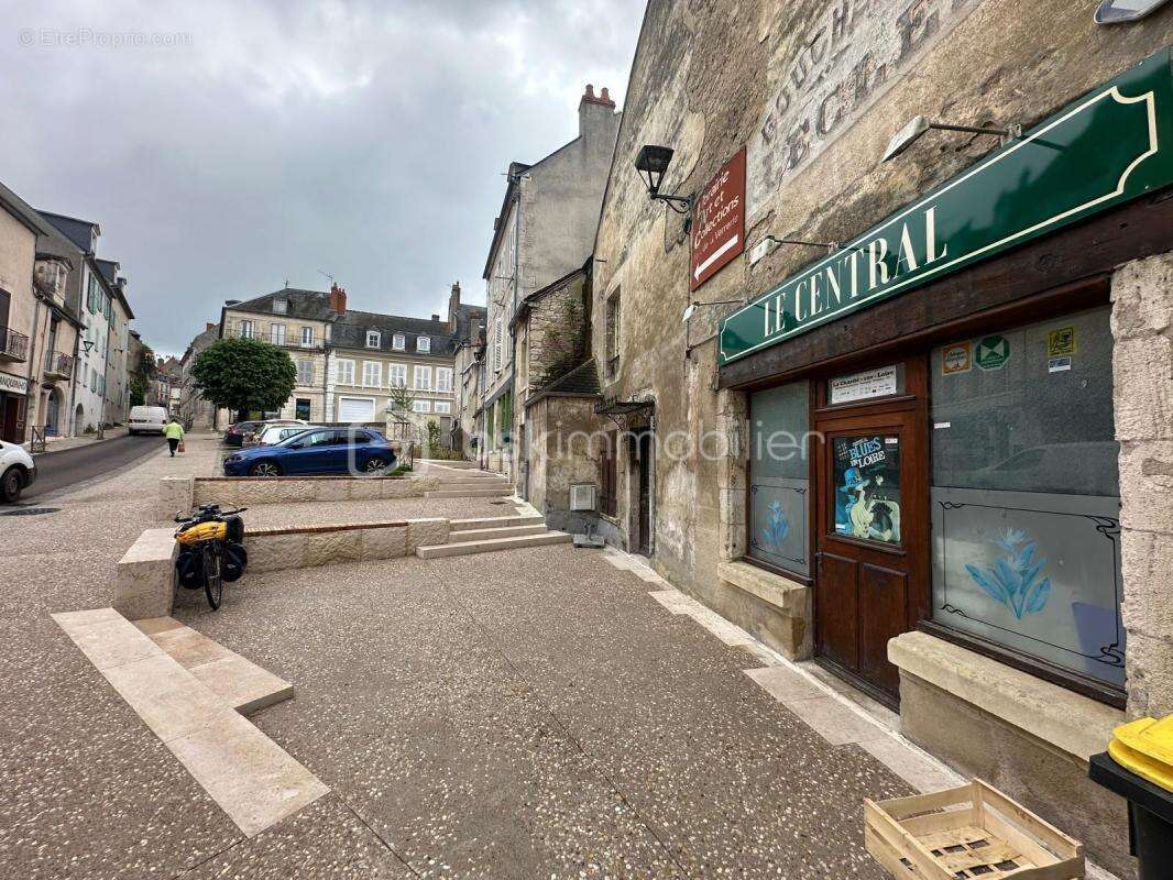 Commerce à LA CHARITE-SUR-LOIRE