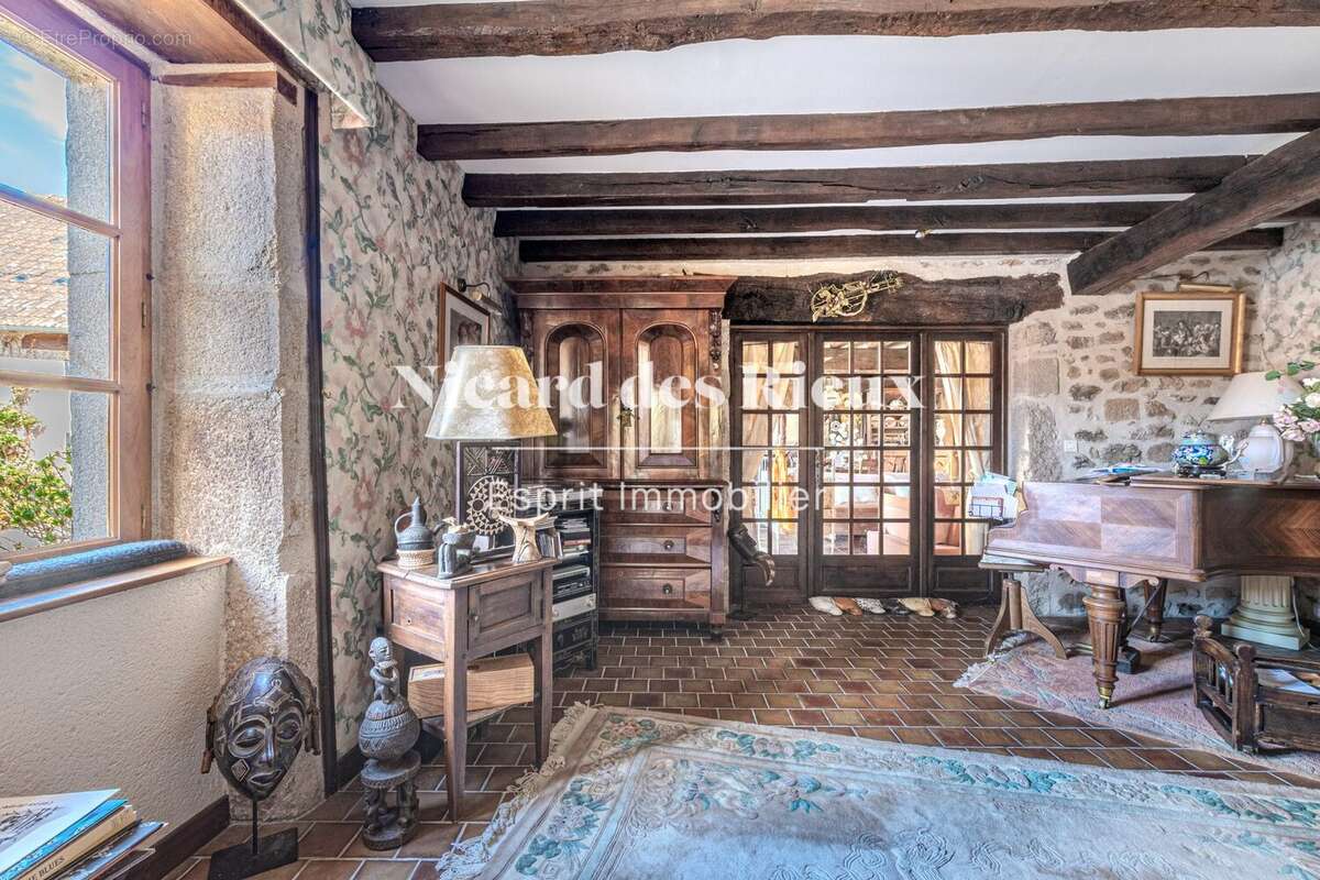 Maison à MONTBOUCHER