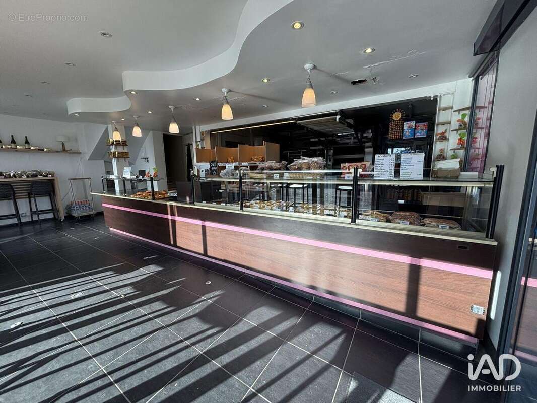 Photo 2 - Commerce à CENON