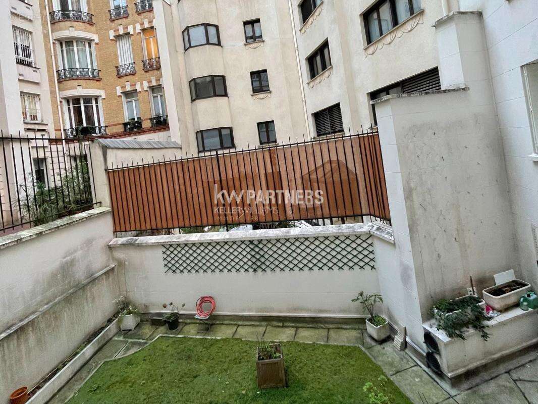 Appartement à PARIS-16E