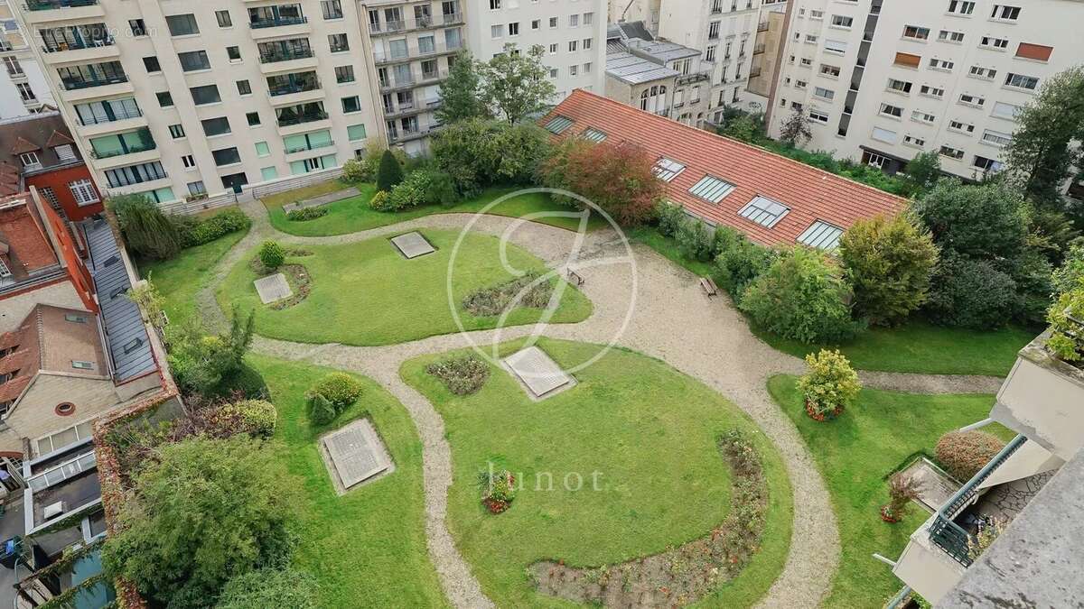 Appartement à PARIS-16E