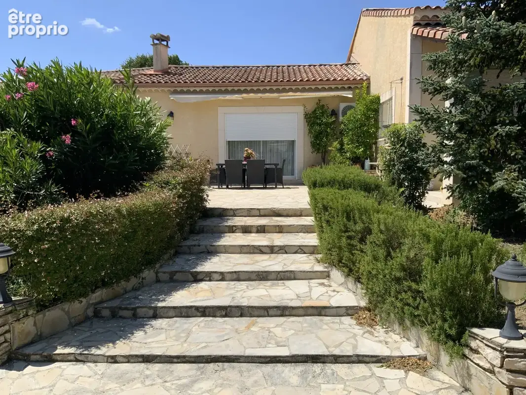 Villa de plain pied sur un terrain de 2300 m2 avec piscine. - photo 12