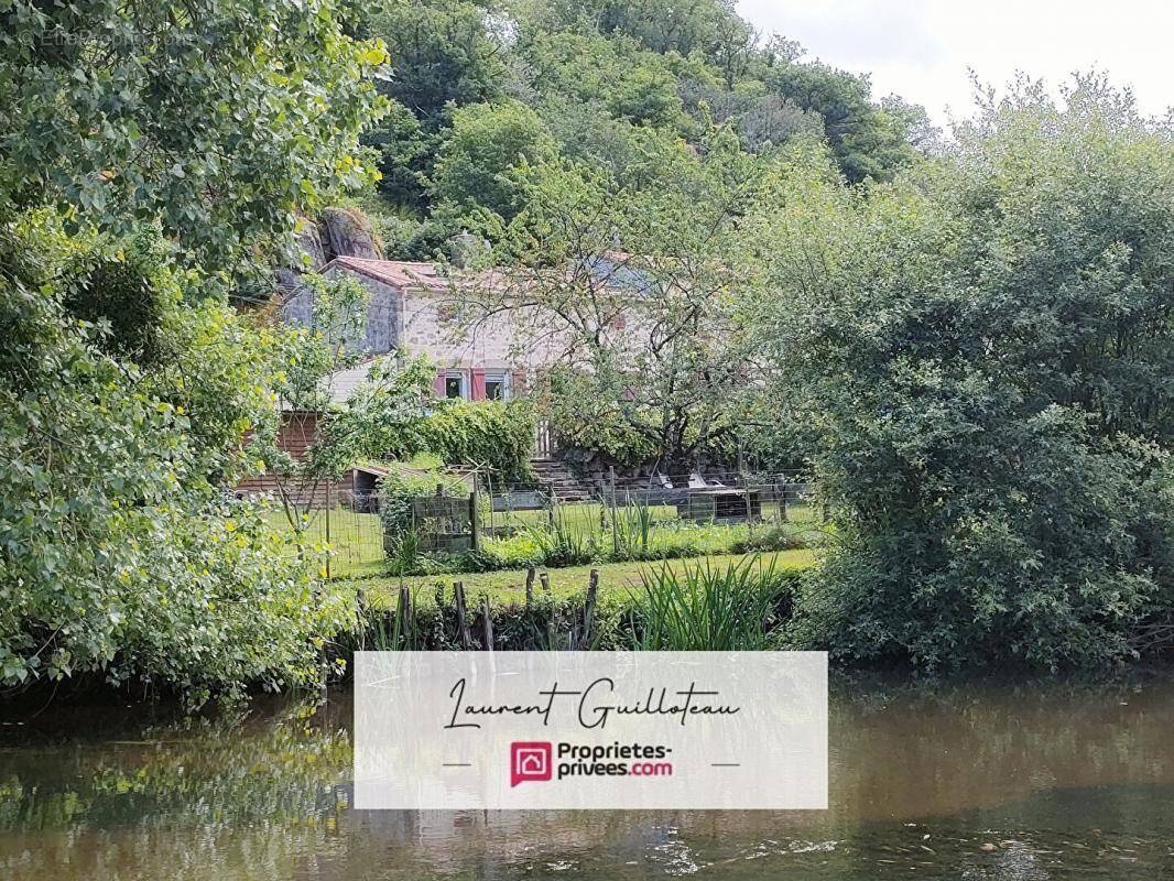 Maison à MORTAGNE-SUR-SEVRE