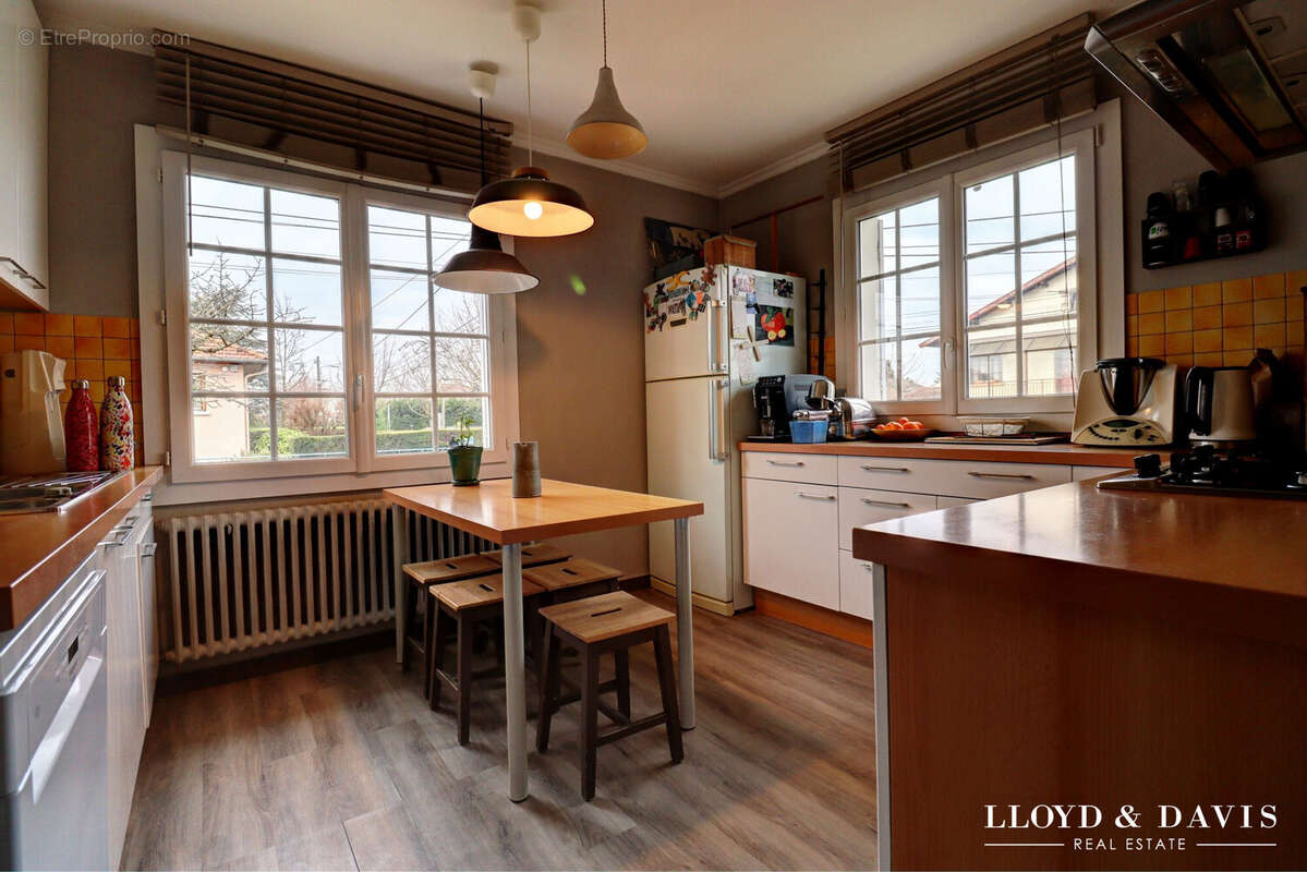 Maison à SAINT-BONNET-DE-MURE