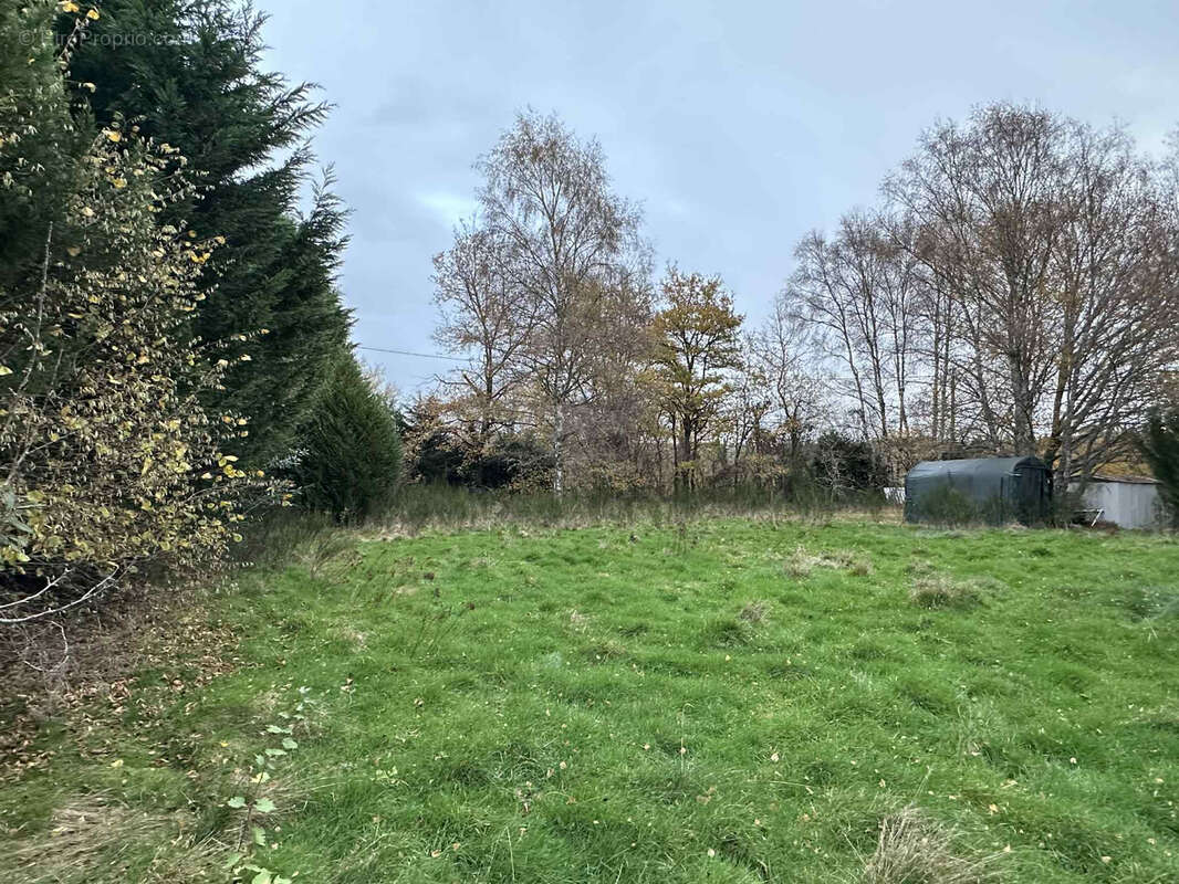 Maison à SAURET-BESSERVE